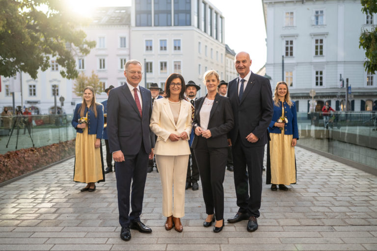 v. l. n. r.: Landeshauptmann Thomas Stelzer, OÖVP-Klubobfrau Margit Angerlehner, Landtagsabgeordnete Doris Staudinger, Landesrat Christian Dörfel Fotocredits: Land OÖ/Mayr